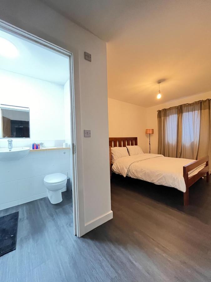 Spacious London Apartment 5 Min Walk To Leytonstone Underground Station And 5 Stops To Zone 1 Ngoại thất bức ảnh
