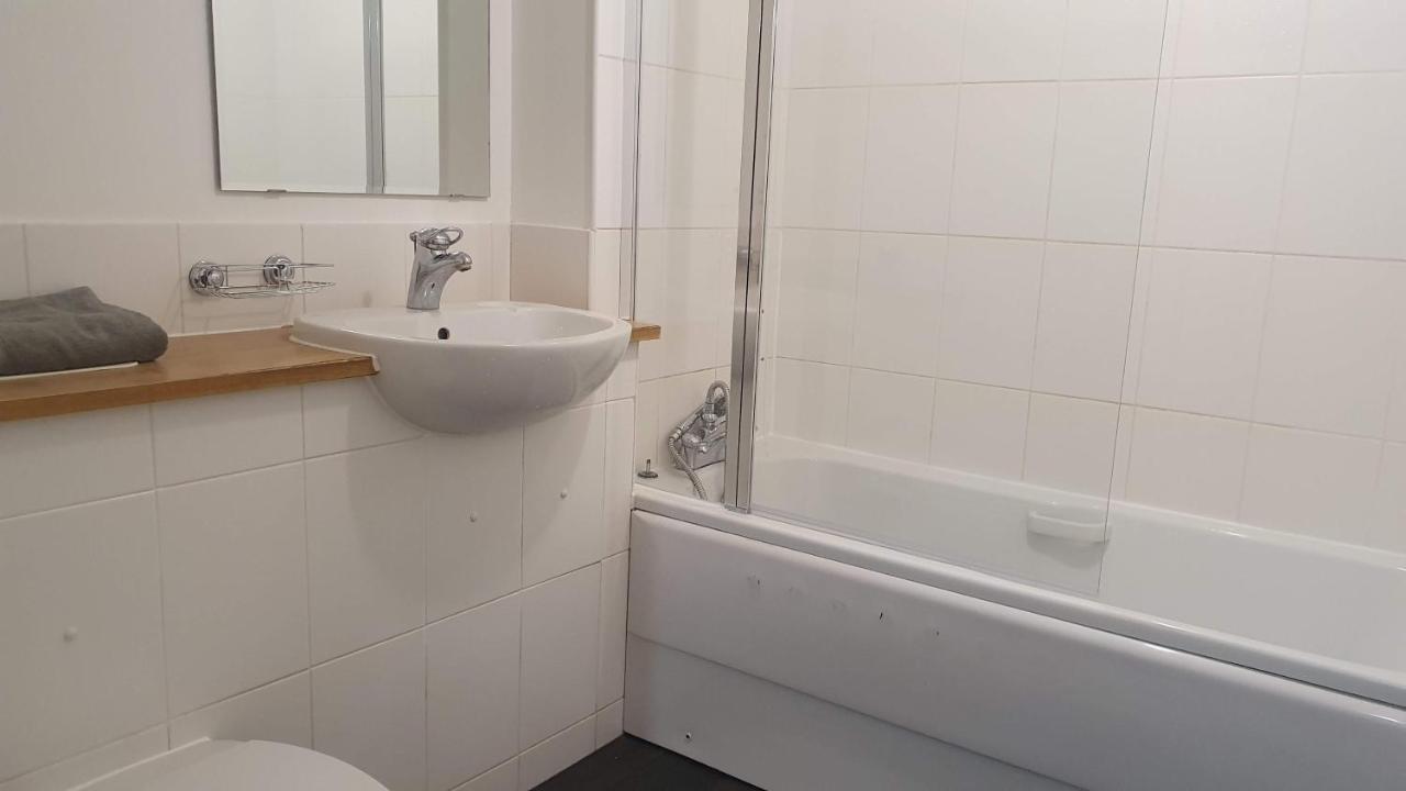 Spacious London Apartment 5 Min Walk To Leytonstone Underground Station And 5 Stops To Zone 1 Ngoại thất bức ảnh