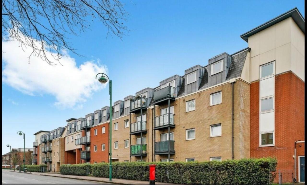Spacious London Apartment 5 Min Walk To Leytonstone Underground Station And 5 Stops To Zone 1 Ngoại thất bức ảnh