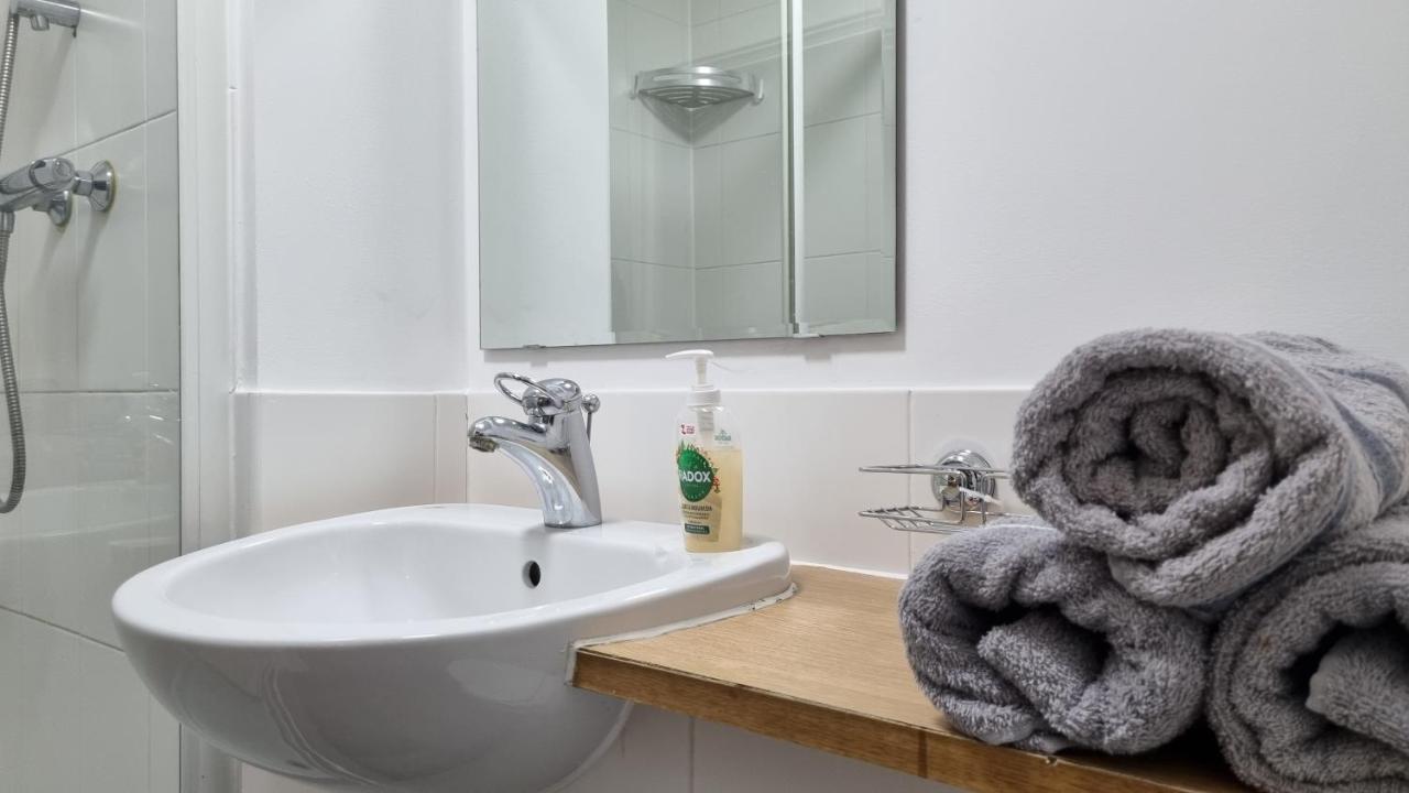 Spacious London Apartment 5 Min Walk To Leytonstone Underground Station And 5 Stops To Zone 1 Ngoại thất bức ảnh