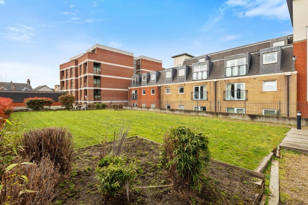 Spacious London Apartment 5 Min Walk To Leytonstone Underground Station And 5 Stops To Zone 1 Ngoại thất bức ảnh